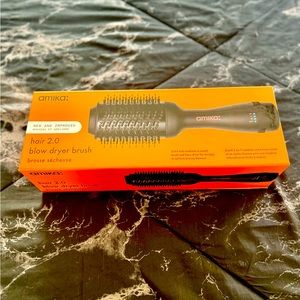Amika Blow Dryer Brush